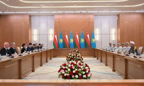 Қасым-Жомарт Тоқаев пен Оман Сұлтаны кеңейтілген құрамда келіссөз жүргізді