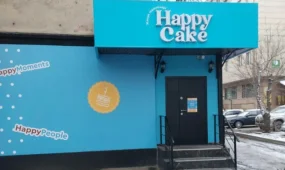 Қазақстандықтар Happy Cake-ке бойкот жариялауда: Қызметкерлер жалақының аздығын және мерзімі өткен тамақтарды сатуға мәжбүрлегенін айтты
