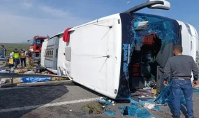 Автобус пен жүк көлігі соқтығысып, 11 адам қаза тапты