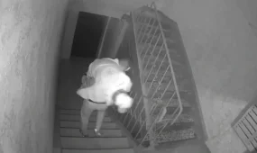 Мужчину вынесли из подъезда с пакетом на голове: в Алматы расследуют убийство
