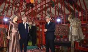 Королю и Королеве бельгийцев в Астане показали «Золотого человека»