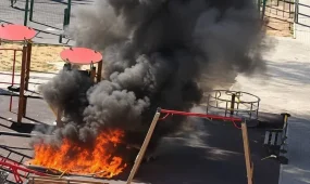 Ақтауда балалар алаңын өртеген қыздардың ата-анасынан 4,9 млн теңге өндірілмек