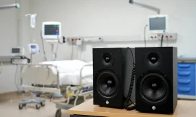 Учёные обнаружили, что любимая музыка помогает уменьшить боль во время медицинских процедур