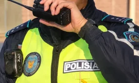 Балалар алаңында ішімдік ішкен