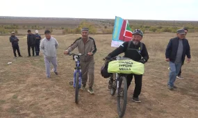 Оралдық саяхатшы қажылыққа велосипедпен барып келді