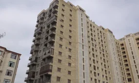 От 100 до 200 тысяч тенге за свет и воду платят жители долгостроя в Актау