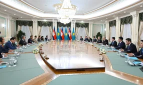 Қасым-Жомарт Тоқаев пен Хун Манет кеңейтілген құрамда келіссөз жүргізді