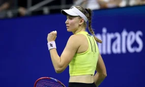 Елена Рыбакина сменила спортивную форму на китайский наряд и удивила поклонников (ВИДЕО)