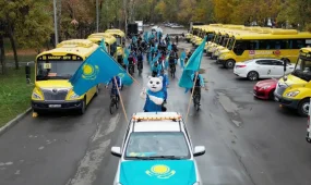 Алматыда 70-тен астам велошабандоз көк туды желбіретті