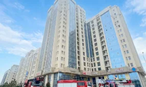 Взрослых и детей спасли из пожара в высотке Астаны