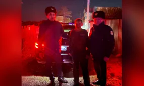 Петропавлда полицейлер жанып жатқан үйден ер адамды құтқарып қалды