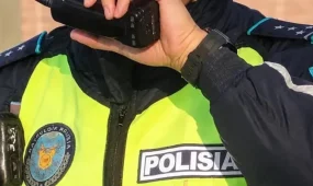 Іші пысқан әйел полицейлерді бірге ішімдік ішу үшін шақырған