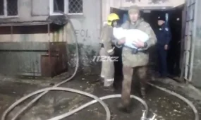 14 человек эвакуировали из-за возгорания холодильника в Усть-Каменогорске