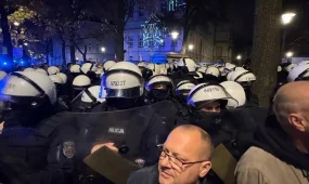 Госпереворот? Толпа протестующих окружила Конституционный суд Польши