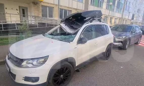 Мужчина упал с 14 этажа на автомобиль и выжил