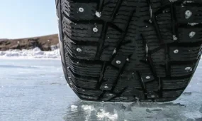 Дороги закрыли в четырех областях Казахстана из-за гололеда