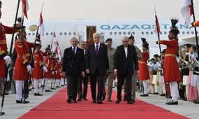 С почетным караулом и салютом: Президент Казахстана прибыл в Исламабад