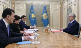 Токаев провел рабочую встречу с руководством Конституционной комиссии