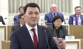 Бірдей мәтін бірдей нәтиже бермейді – Ерлан Қарин біреудің дайын Конституциясын көшіріп алайық деген ұсыныс жөнінде пікір білдірді