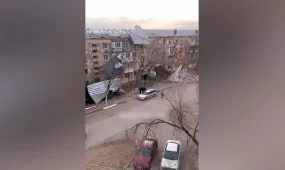 Сорвало крыши и повреждены линии электропередач: ураган обрушился на Конаев