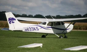 Частный самолет протаранил автомобили при аварийной посадке на улице в Джорджии (ВИДЕО)