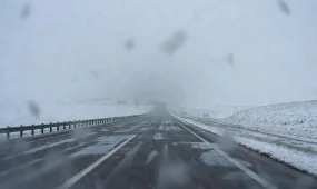 В Павлодарской области временно перекрыли участок республиканской трассы из-за непогоды