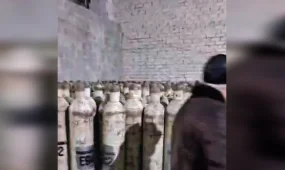 Две грузовые цистерны и более тысячи баллонов с «веселящим» газом изъяли полицейские Актобе