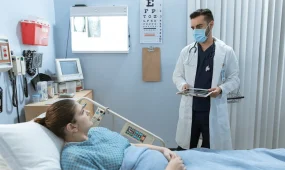 Слабость и боль за грудиной: врач назвал тревожные сигналы проблем с сердцем