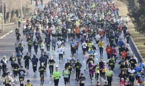 2 500 бегунов из 22 стран открыли спортивный сезон в Алматы