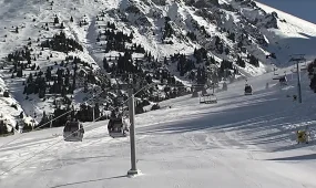 Сноубордиста накрыло лавиной в горах Алматы