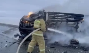 На трассе Самара-Шымкент произошло ДТП с возгоранием: два человека пострадали