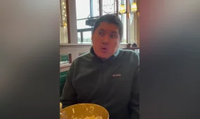 Уволили сотрудника с аутизмом: новые подробности скандала с сетью бургерных в Казахстане