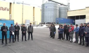 Мәжіліс депутаттары жаңа Конституция жобасын жұртшылыққа таныстыруда