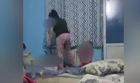 Баласын батареяға байлап, аяусыз ұрған әйел жазаланбайды