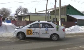 Женщина таксист из Актобе превратила свою машину в настоящий мир игрушек