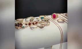 Жительница Павлодара украла из магазина сестры украшения на 164 млн тенге