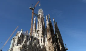 Спустя 150 лет после начала строительства храм в Барселоне достиг своей максимальной высоты