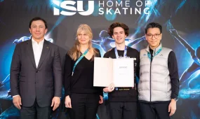 Михаил Шайдоров передал олимпийский костюм в музей