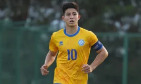 Дастан Сәтпаев №10 жейдемен өнер көрсетеді