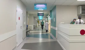 Трёхлетняя девочка воткнула себе в глаз кухонные ножницы в Павлодаре