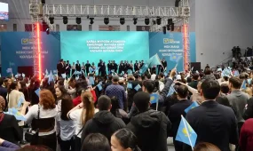 В Мангистау прошел масштабный форум в поддержку новой Конституции с участием группы «МузАРТ»