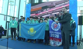 Хоккейден әлем чемпиондары елге оралды