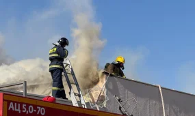 Крупный пожар в торговом центре Актау: огонь охватил 500 кв.м.