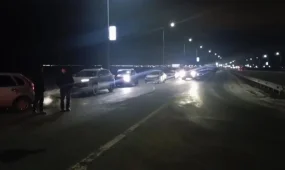 Ряд дорог закрыт в области Абай из-за сильного ветра и гололеда