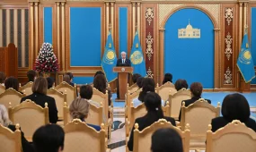 "Төл тарихымызда ер азаматтармен бірге ерлік пен елдіктің туын биік ұстаған арулар көп болған", - Президент