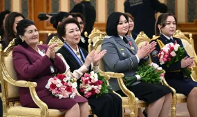 "Қазір Қазақстан ауқымды жаңғыру жолына түсіп жатқан кезеңде әйелдердің жасампаздық рөлі арта түсетіні анық", - Президент