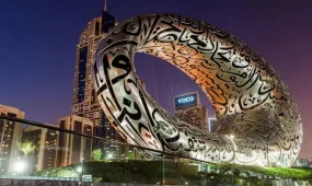 Дубайда дрон қалдықтары көлікке құлап, бір адам қаза тапты