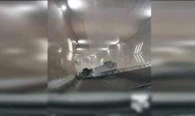 Легковой автомобиль перевернулся в тоннеле в Астане