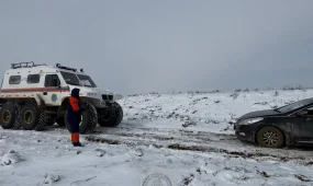 Батпаққа батқан автокөліктерге құтқарушылар көмек көрсетті