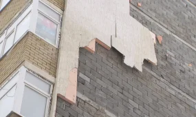 Елордада көпқабатты үйдің қабырғасы опырылды